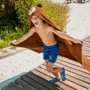 Koca Ayı Baskılı Havlu Panço - Maşa ile Koca Ayı